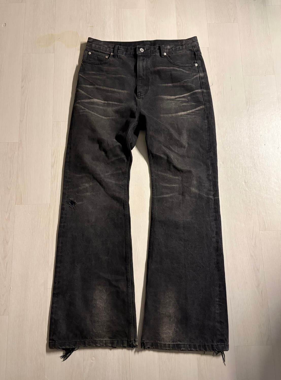 ourglass 블랙 워싱 부츠컷 데님 팬츠 상품이미지1