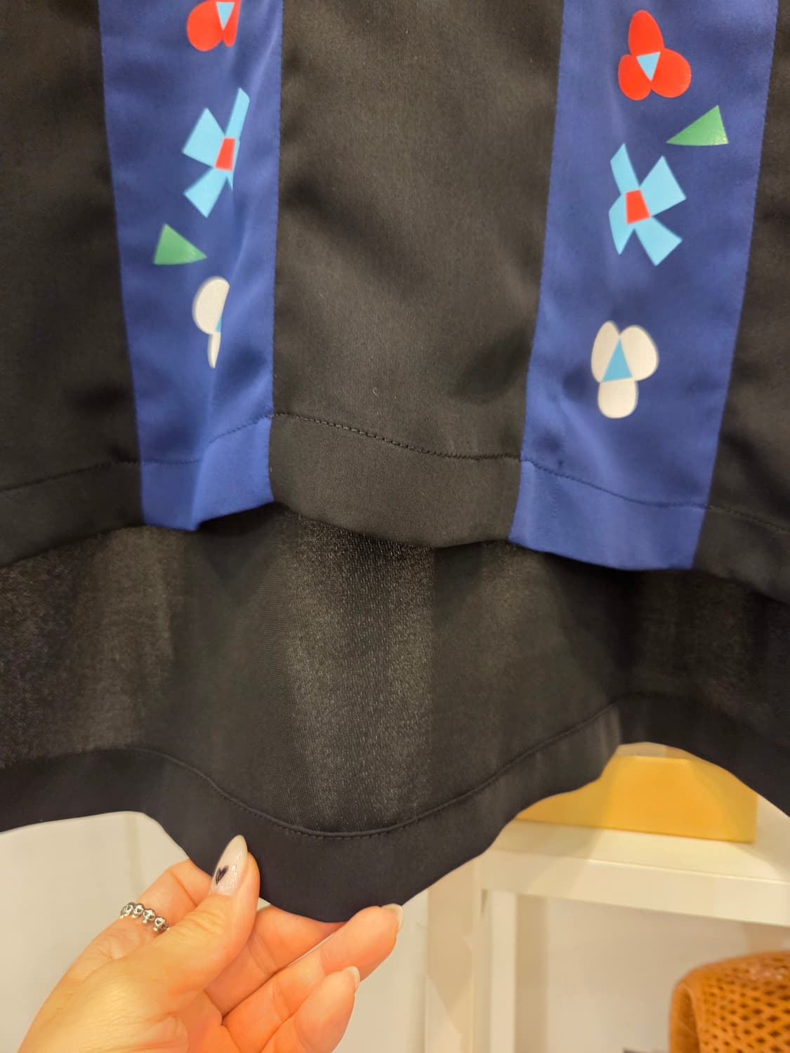 럭키슈에뜨 꽃자수 오버핏 블라우스 상품이미지5
