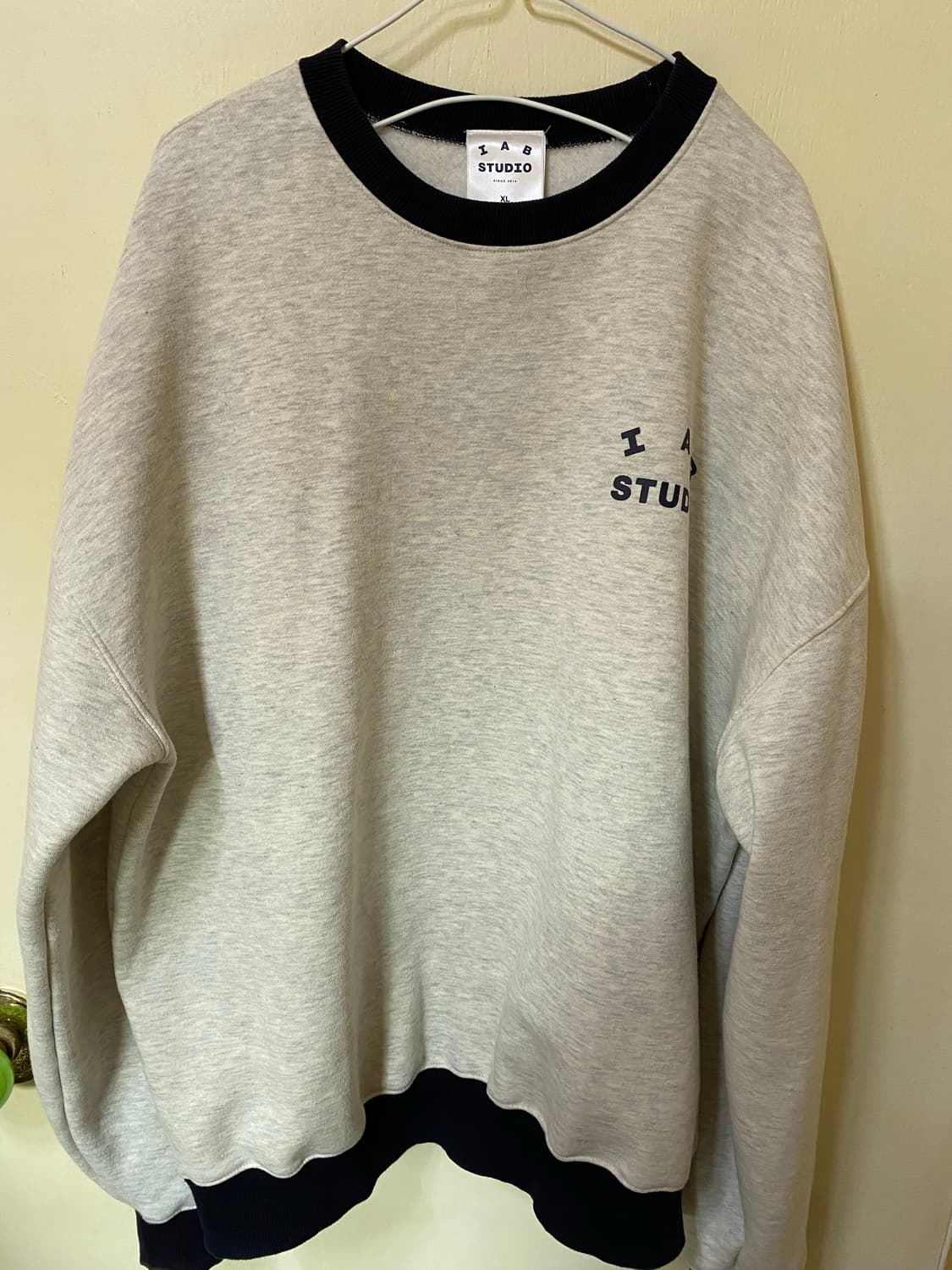 아이엠 스튜디오 맨투맨 상품이미지1