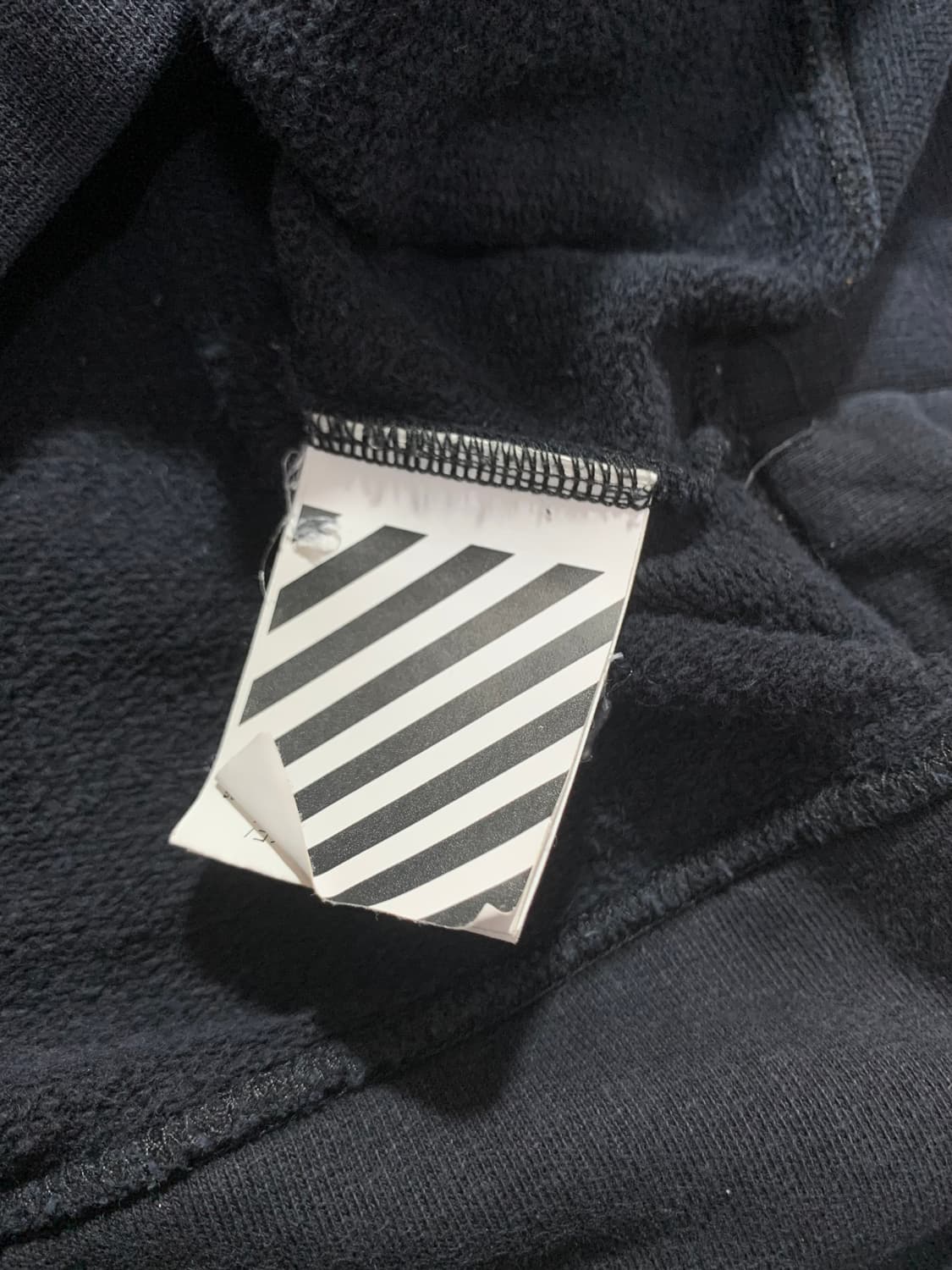 오프화이트 블랙 맨투맨 상품이미지6