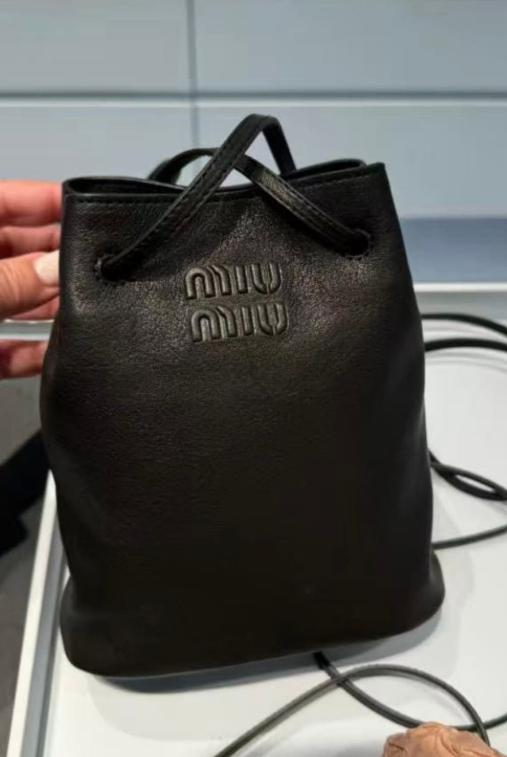 미우미우 나파레더 미니 버킷백 최저가 상품이미지3