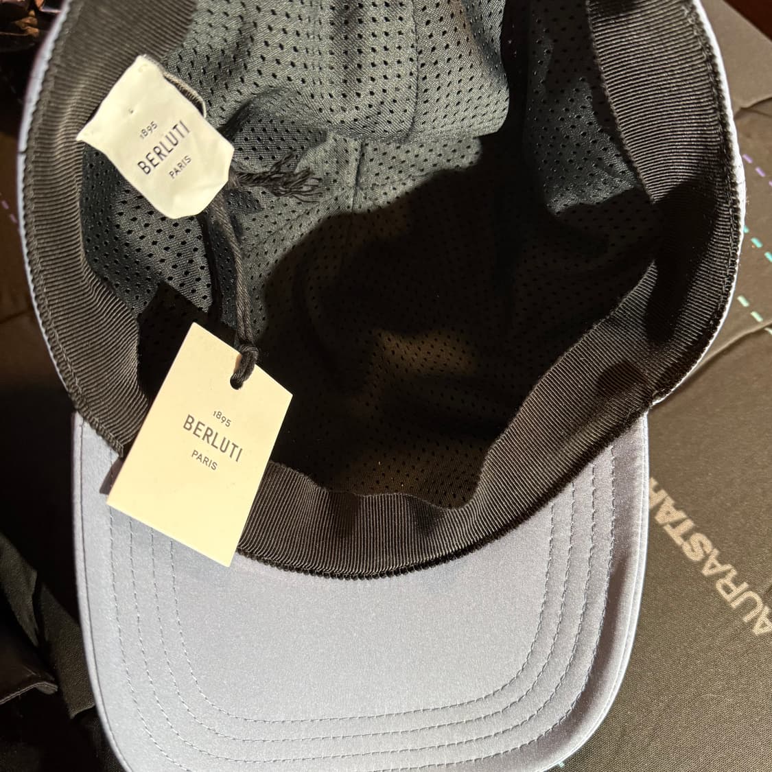 벨루티 2023 S/S 레더 트리밍 B 로고 아플리케 볼캡 상품이미지4