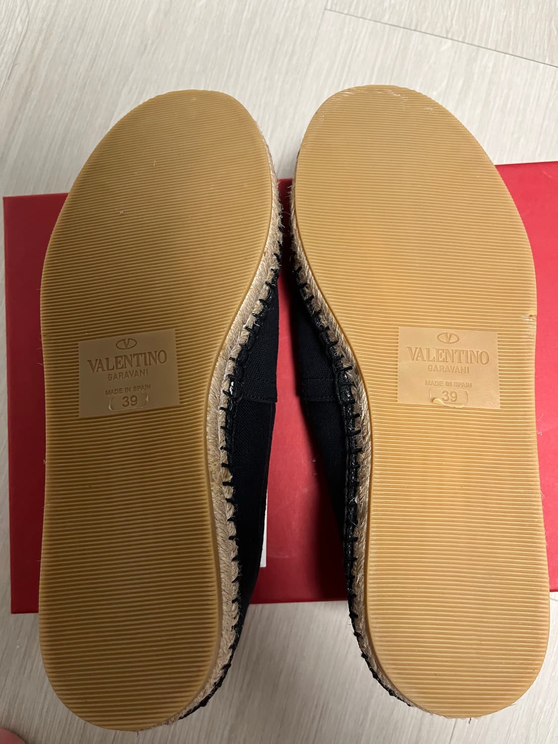 VLTN 에스파듀 39사이즈 판매합니다(완전 새거) 상품이미지2