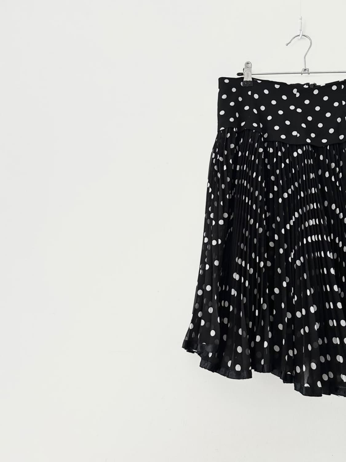Dot wrinkled silky skirt / black 상품이미지2