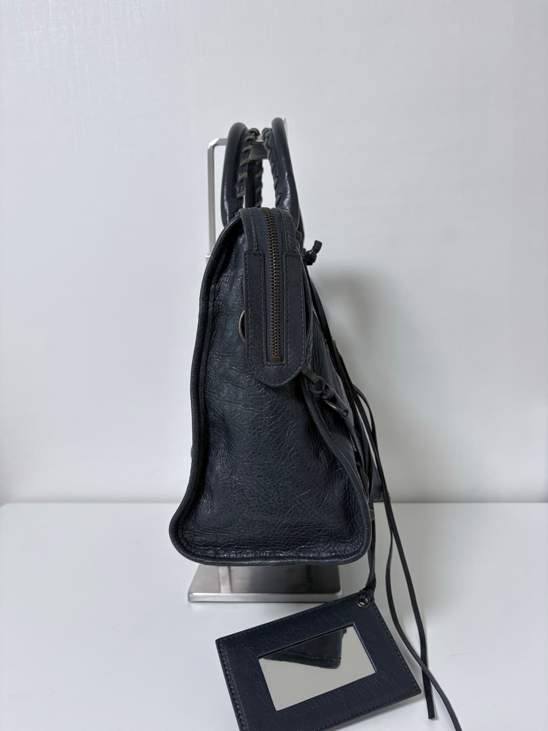 발렌시아가 시티 모터백 다크그레이 상품이미지2