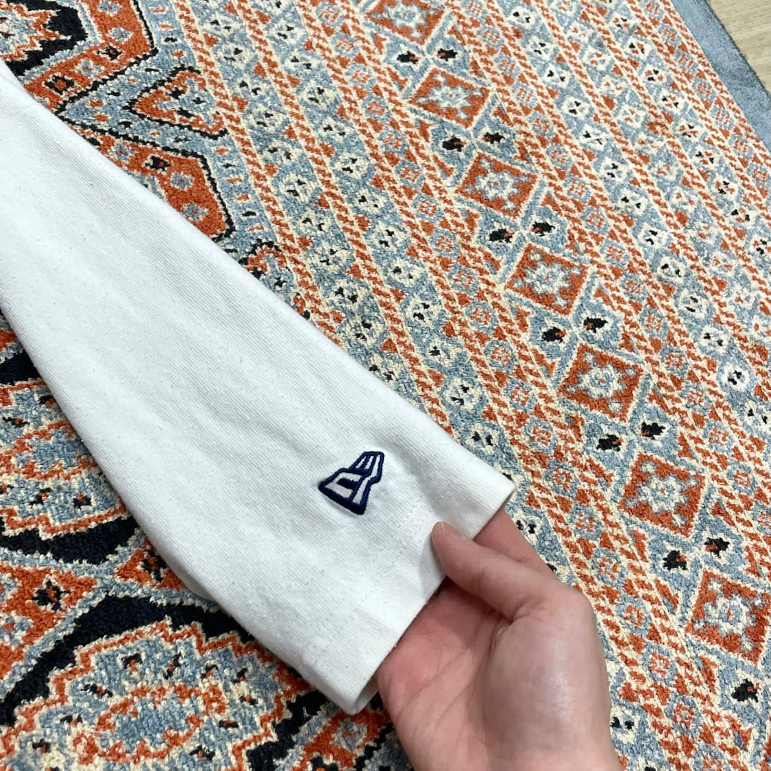 뉴에라 아이보리 화이트 뉴욕 프린팅 링거넥 긴팔 티셔츠 남성EU-M 상품이미지4