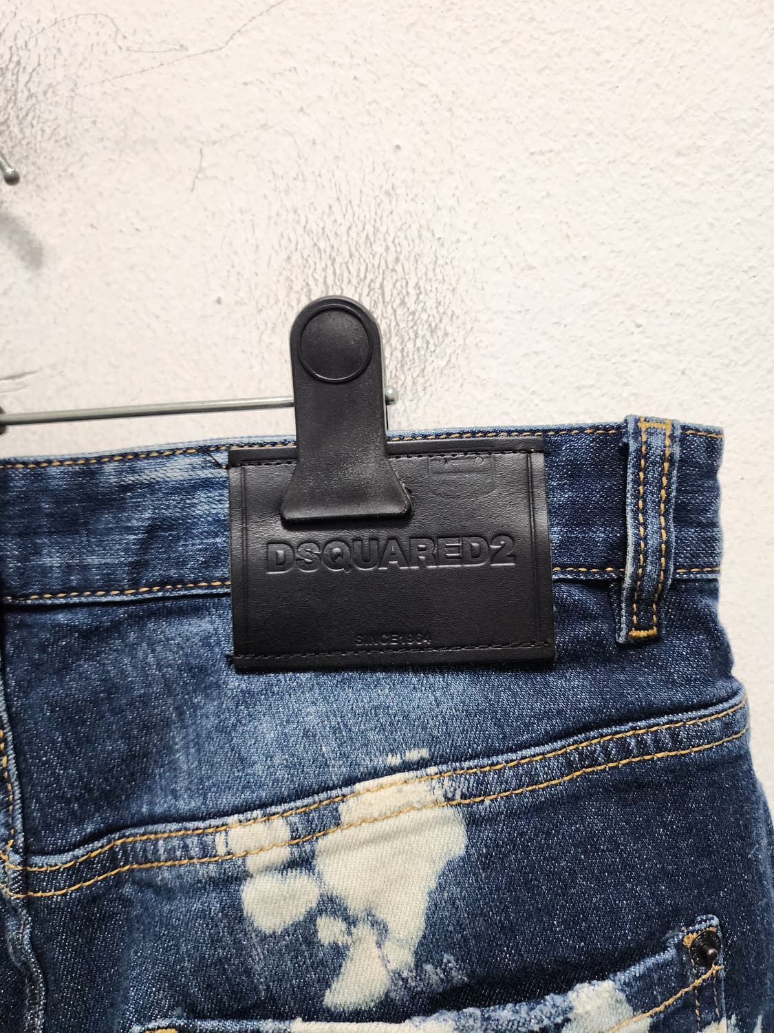 디스퀘어드2 그래피티 반바지 상품이미지3