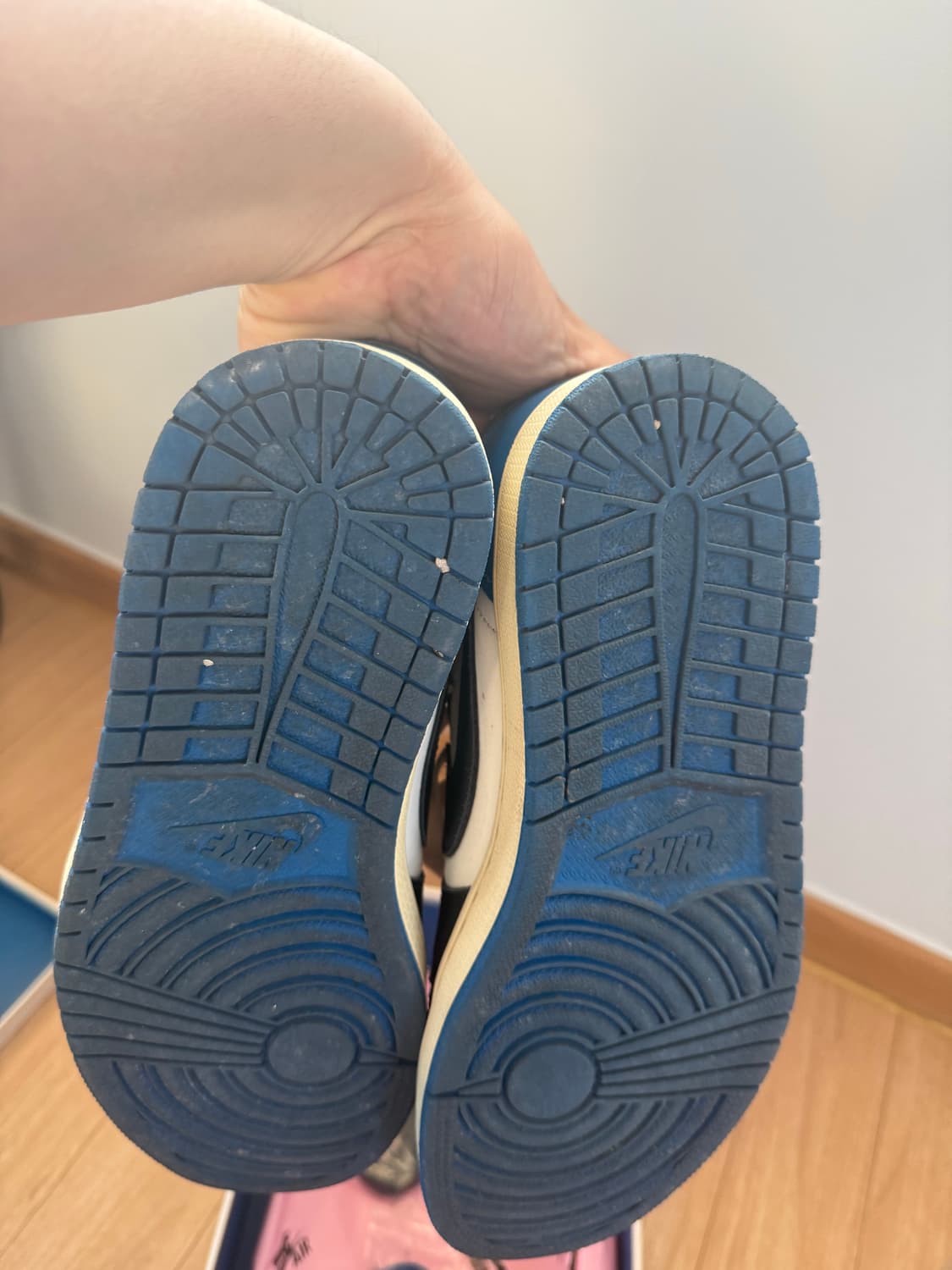 트레비스 스캇 나이키 조던 1 270 프라그먼트 상품이미지3