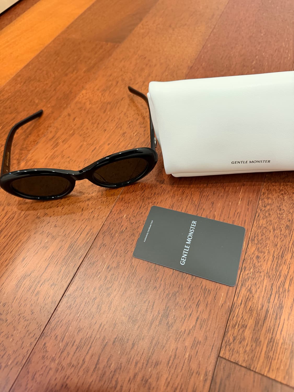 젠틀몬스터 AVON-01 블랙 선글라스 상품이미지1