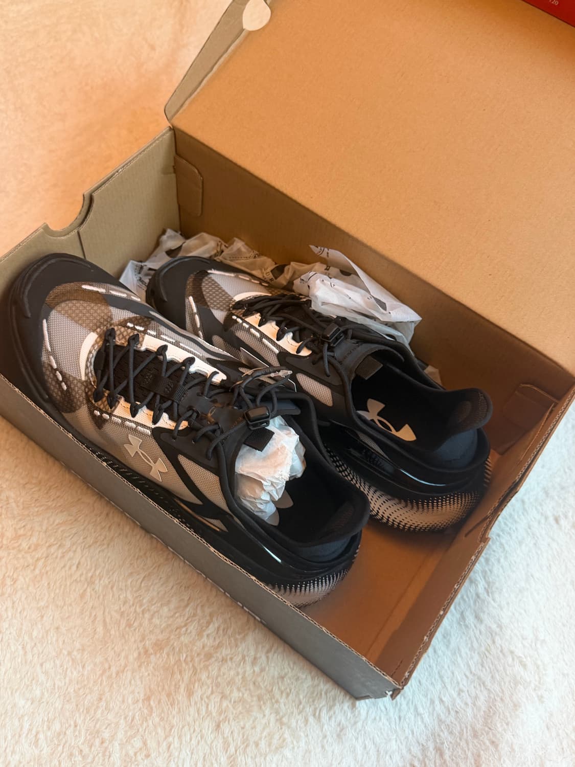 언더아머 에코 (블랙&화이트) 상품이미지1