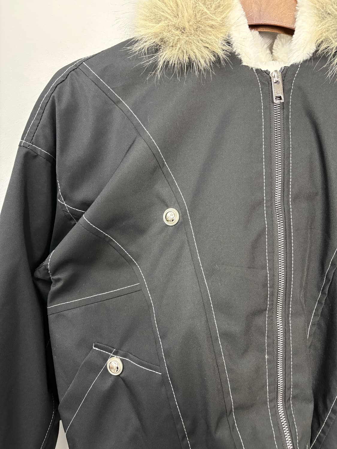 빈티지 절개 스티치 크롭 라쿤 점퍼 (퍼 탈부착 가능)A3528 상품이미지3