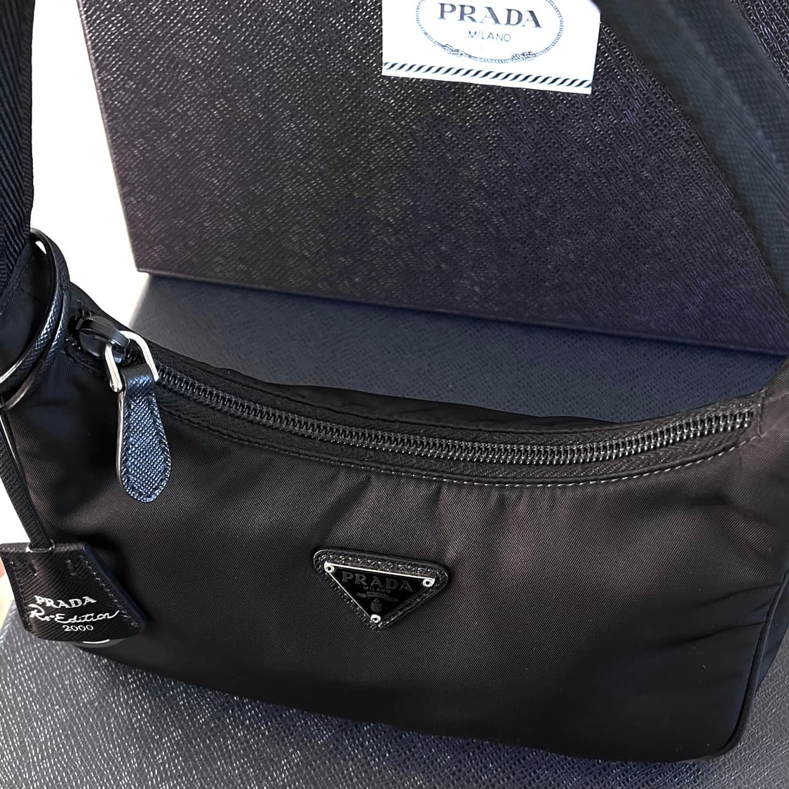 [A급/정품] 프라다 리에디션 2000 블랙 호보백 숄더백 가방 상품이미지4