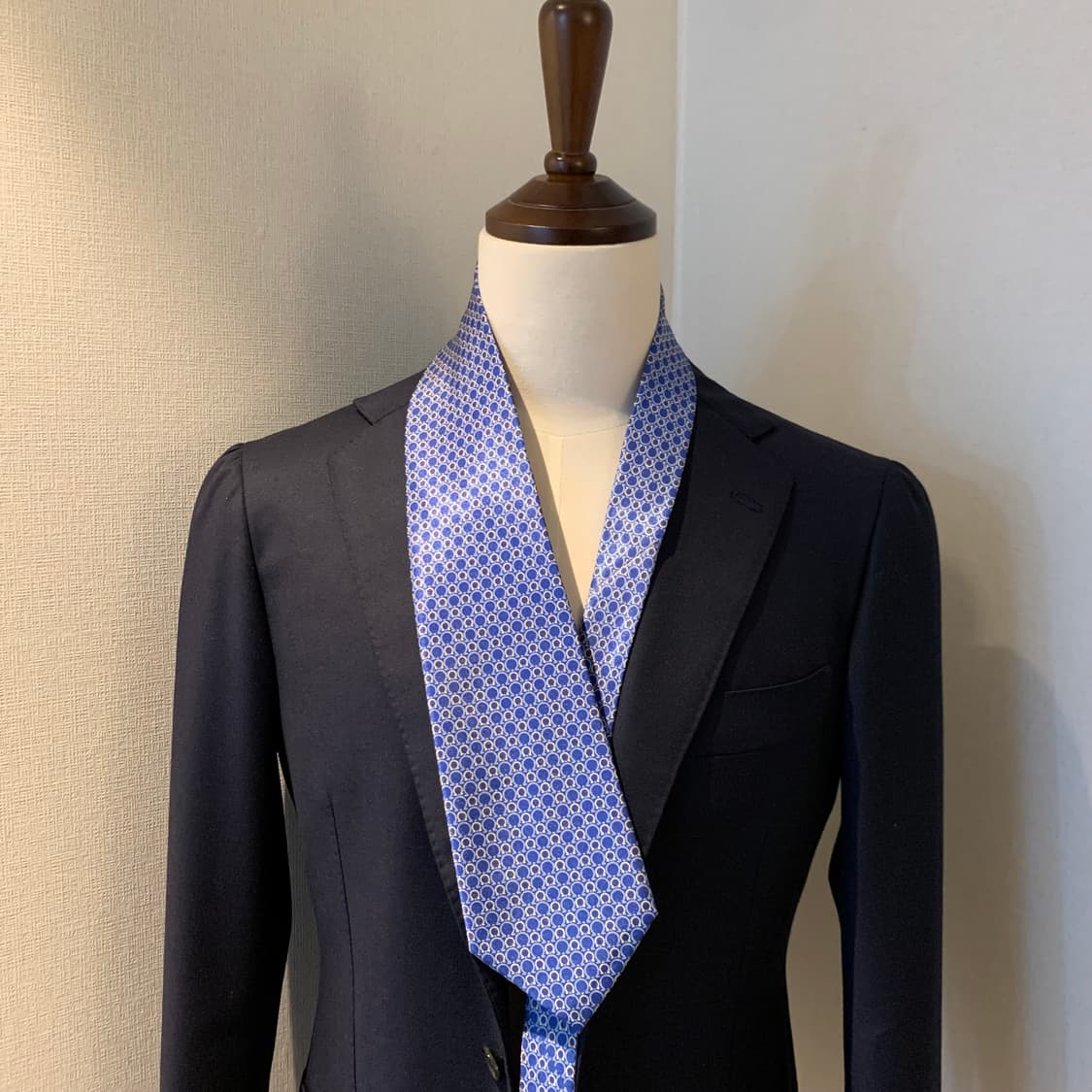 살바토레 페레가모(Ferragamo) 간치니 로고플레이 명품넥타이 최상급 상품이미지1