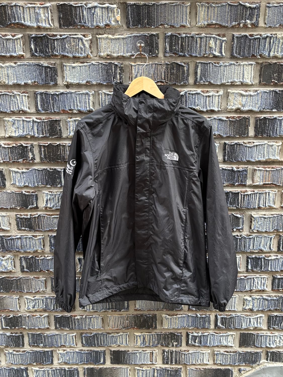 노스페이스 윈드브레이커 상품이미지2