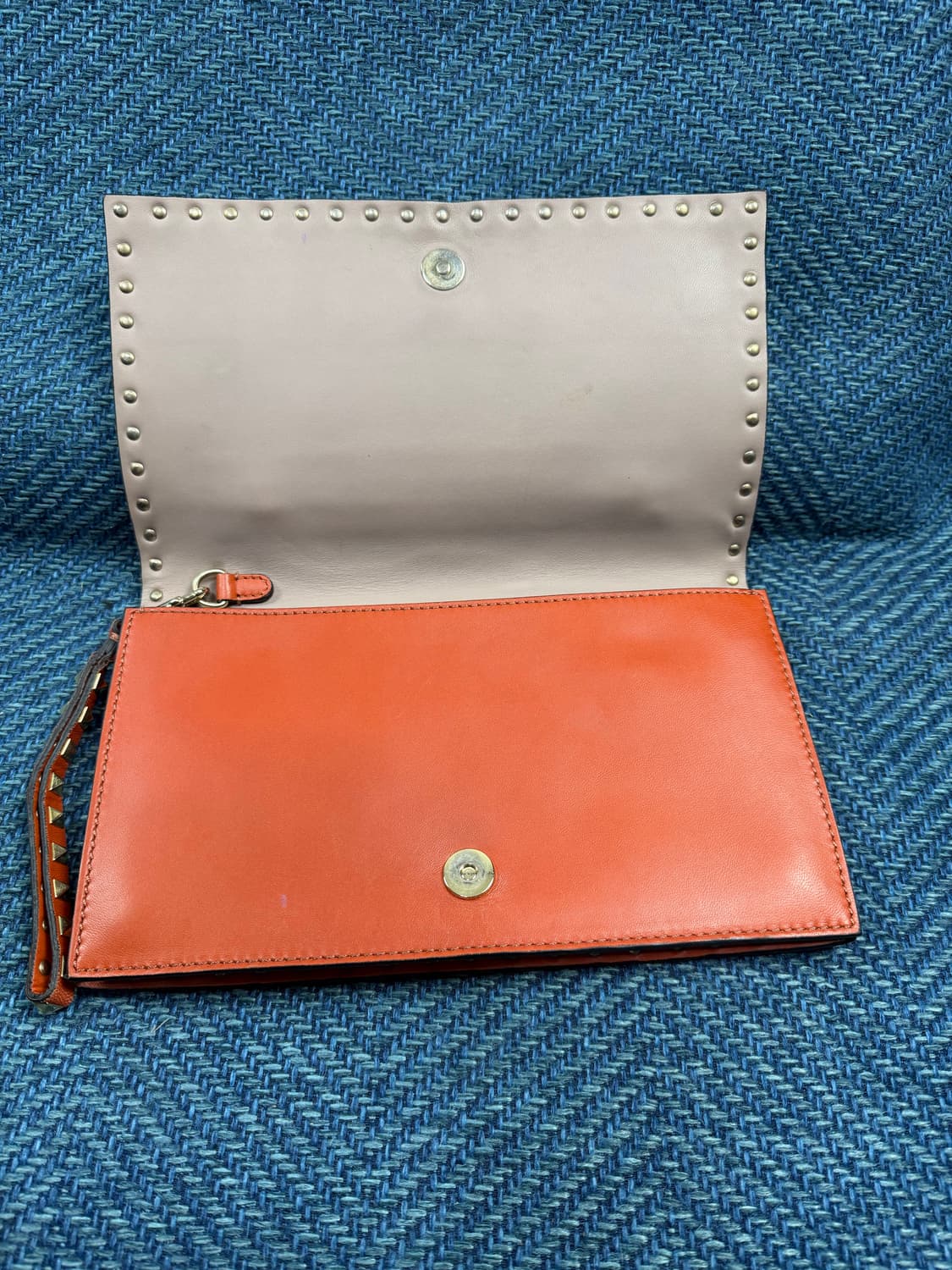 [정품] 발렌티노 가라바니 락스터드 클러치백 (오렌지 레더) 상품이미지3