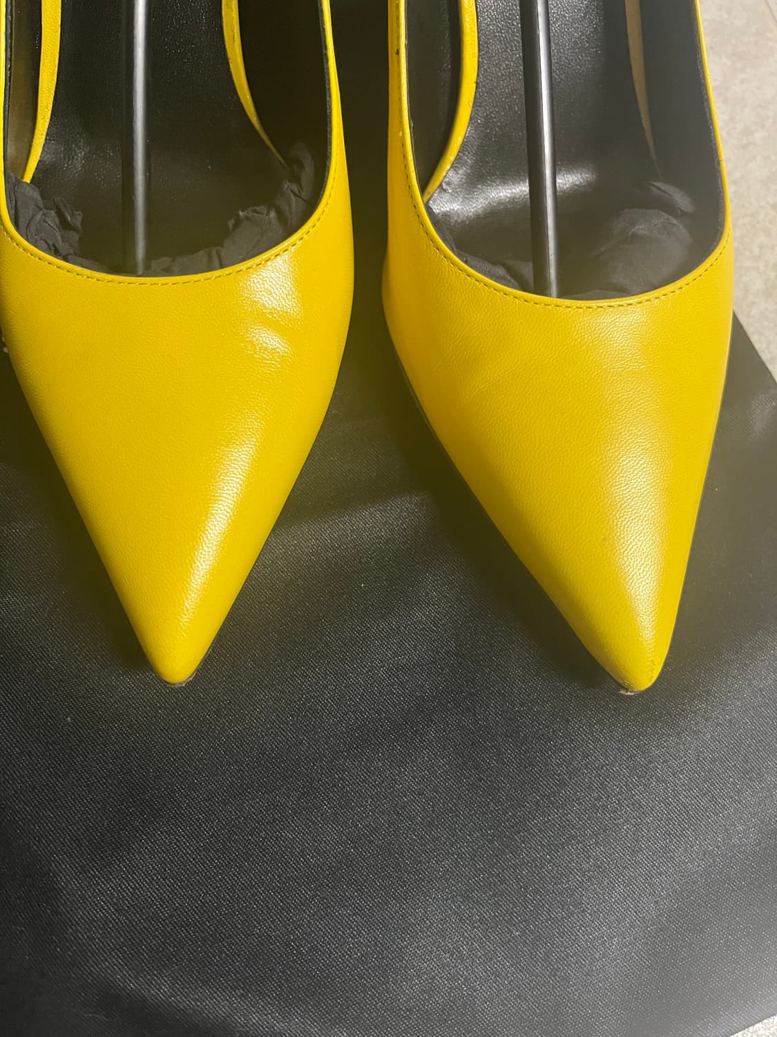 Saint Laurent yellow leather pumps 상품이미지3