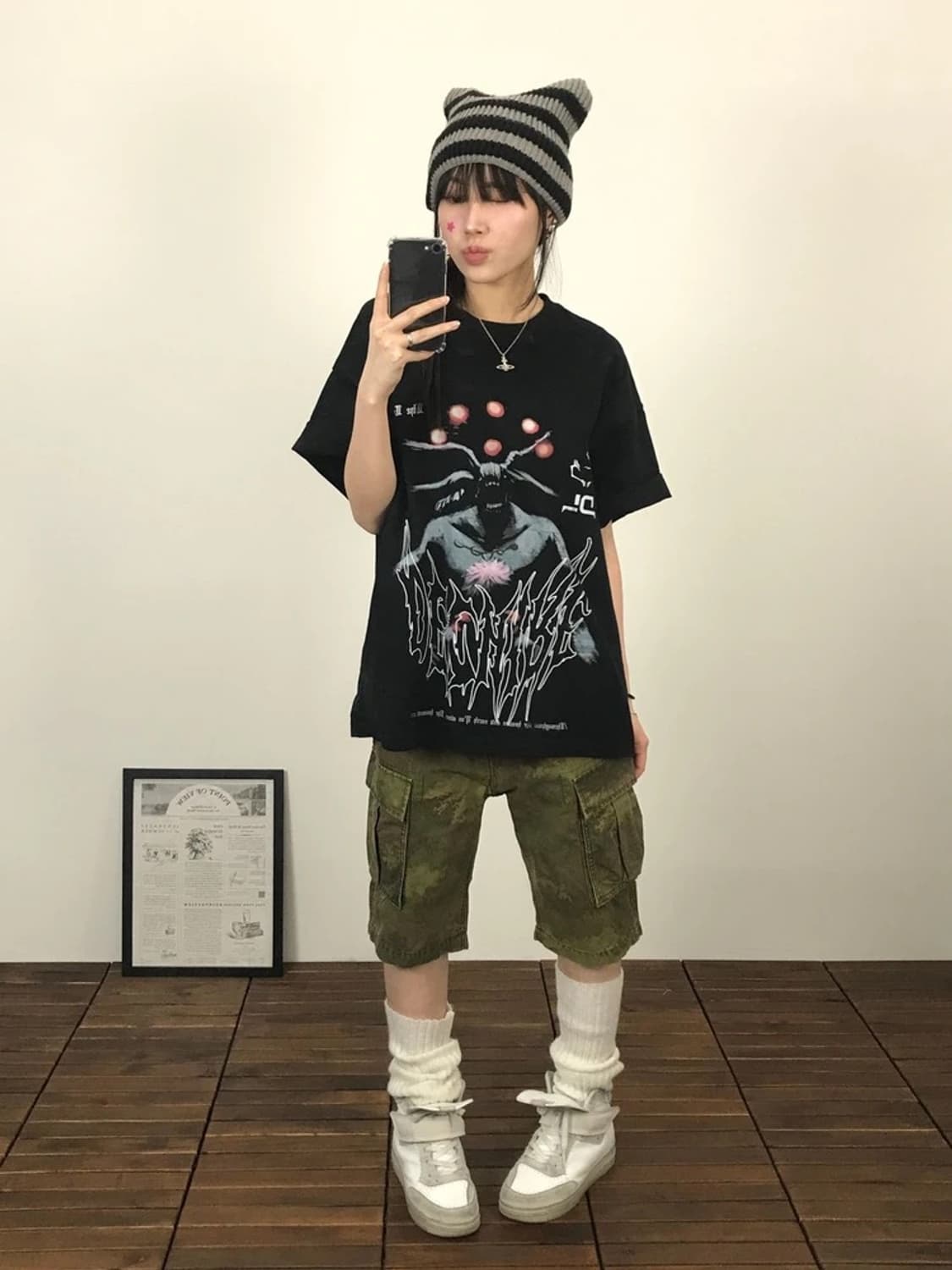 Black Astronaut Graphic Tee 상품이미지1