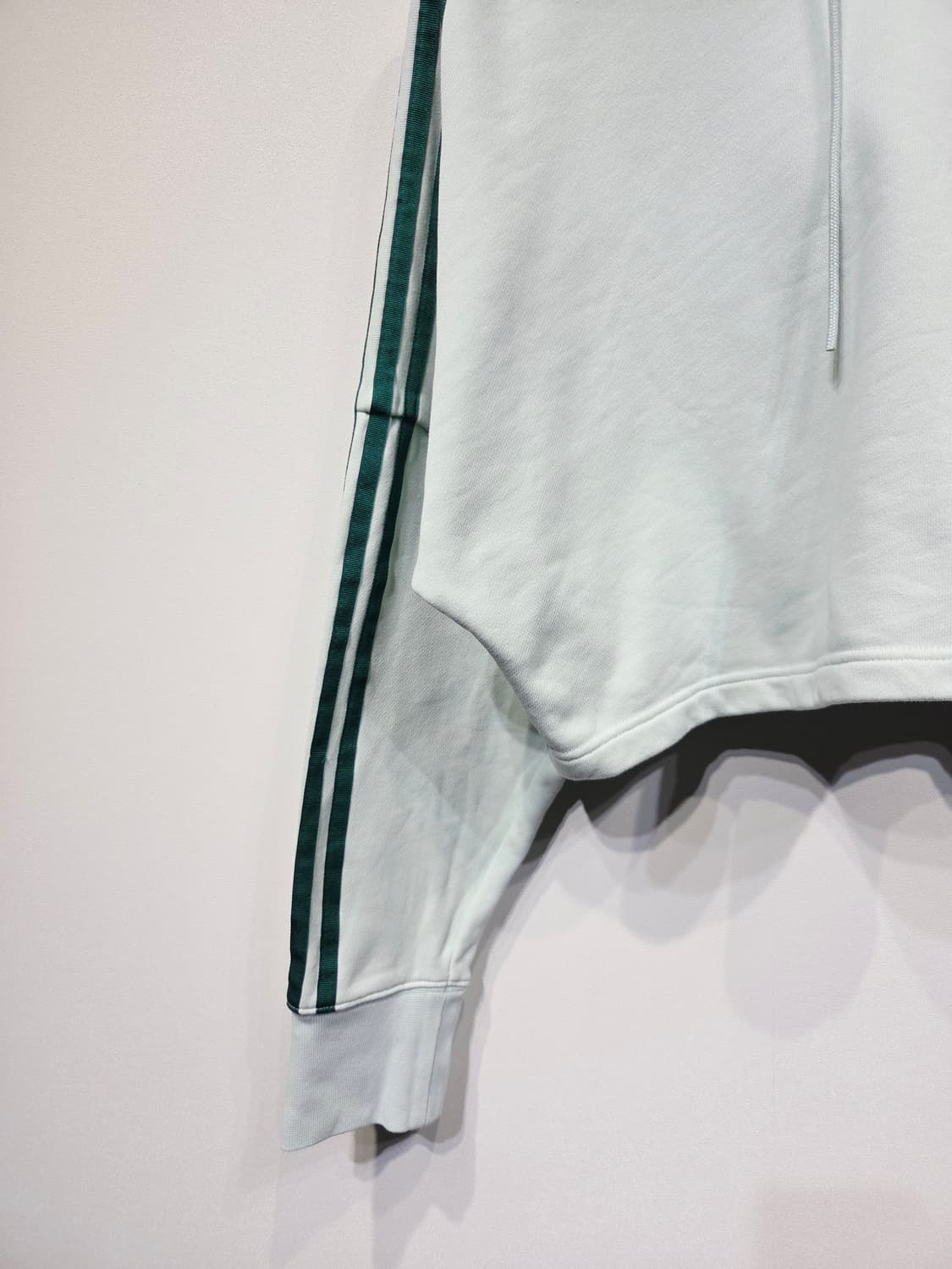 아디다스 오리지널스 3-스트라이프 크롭 후드티 상품이미지4