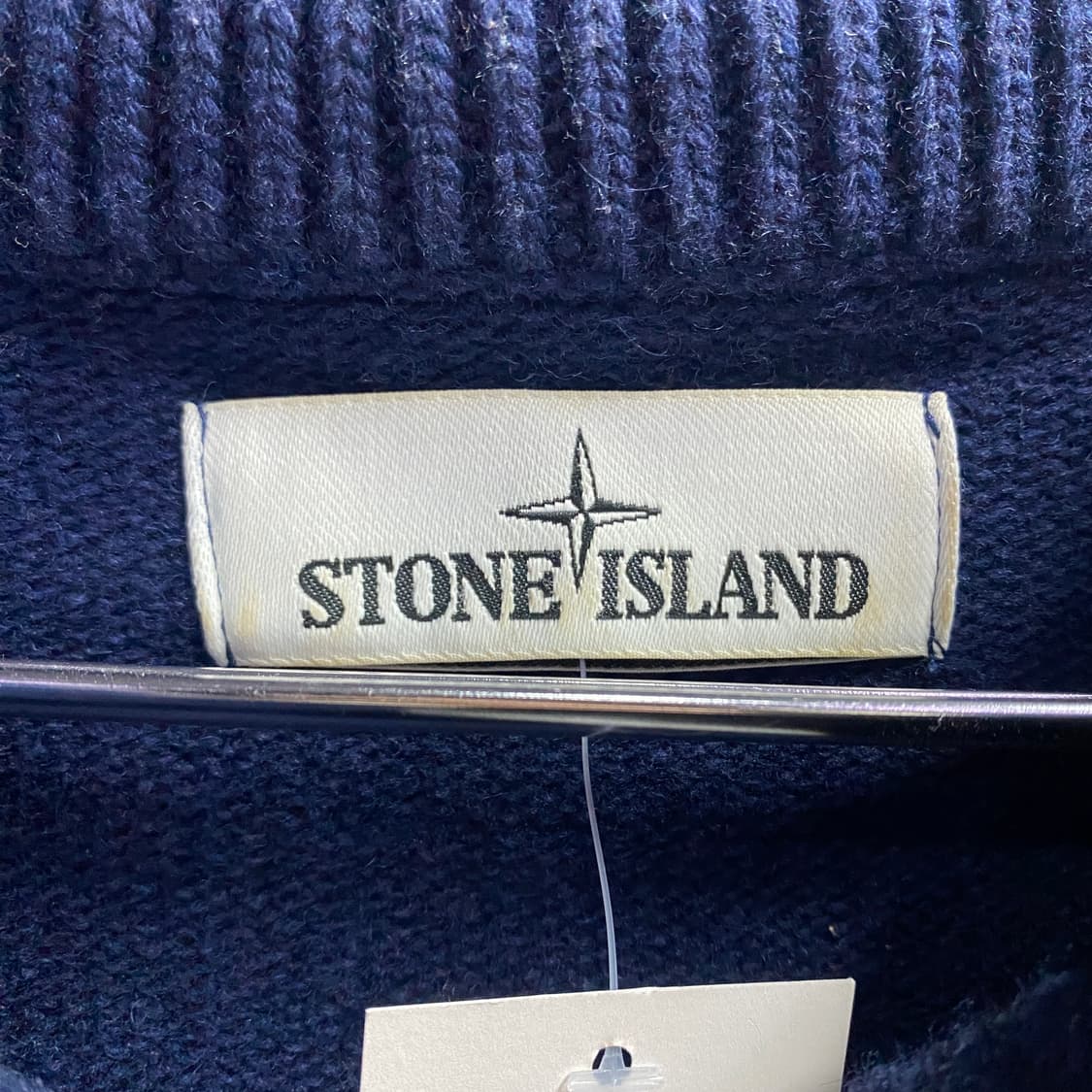 스톤아일랜드 네이비 하프 버튼 반집업 니트 B3900  상품이미지4