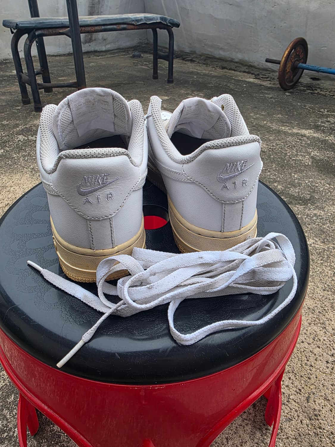 나이키 에어포스1 로우 화이트 껌솔 235 상태좋음 여성추천 상품이미지4