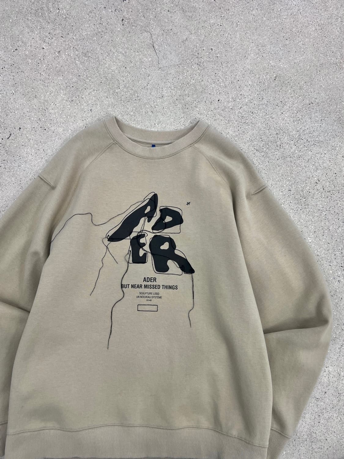 아더에러 스컬프터 로고 맨투맨 상품이미지1