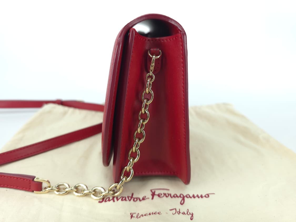 살바토레 페라가모 간치니 미니 크로스백 레드
 상품이미지3
