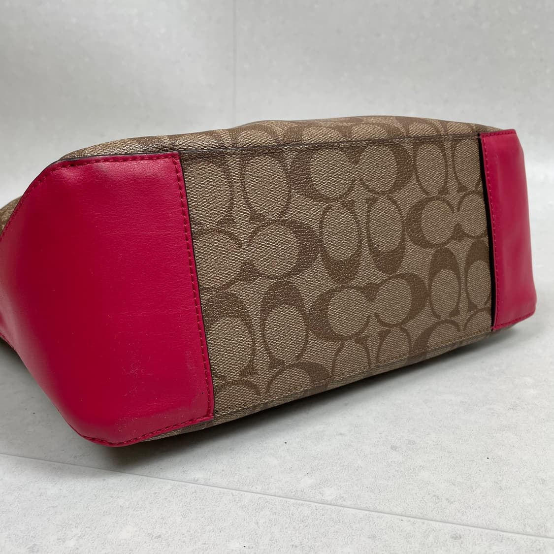 코치 Coach 시그니처 레더 트리밍 집 탑 숄더백 상품이미지5