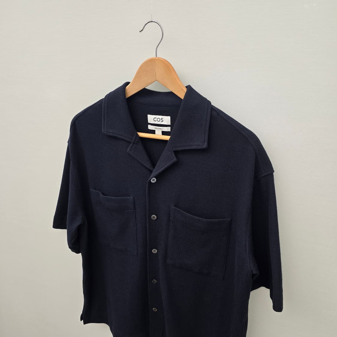 COS 코스 릴렉스드 핏 와플 니트 오픈 칼라 셔츠 - 네이비 상품이미지3