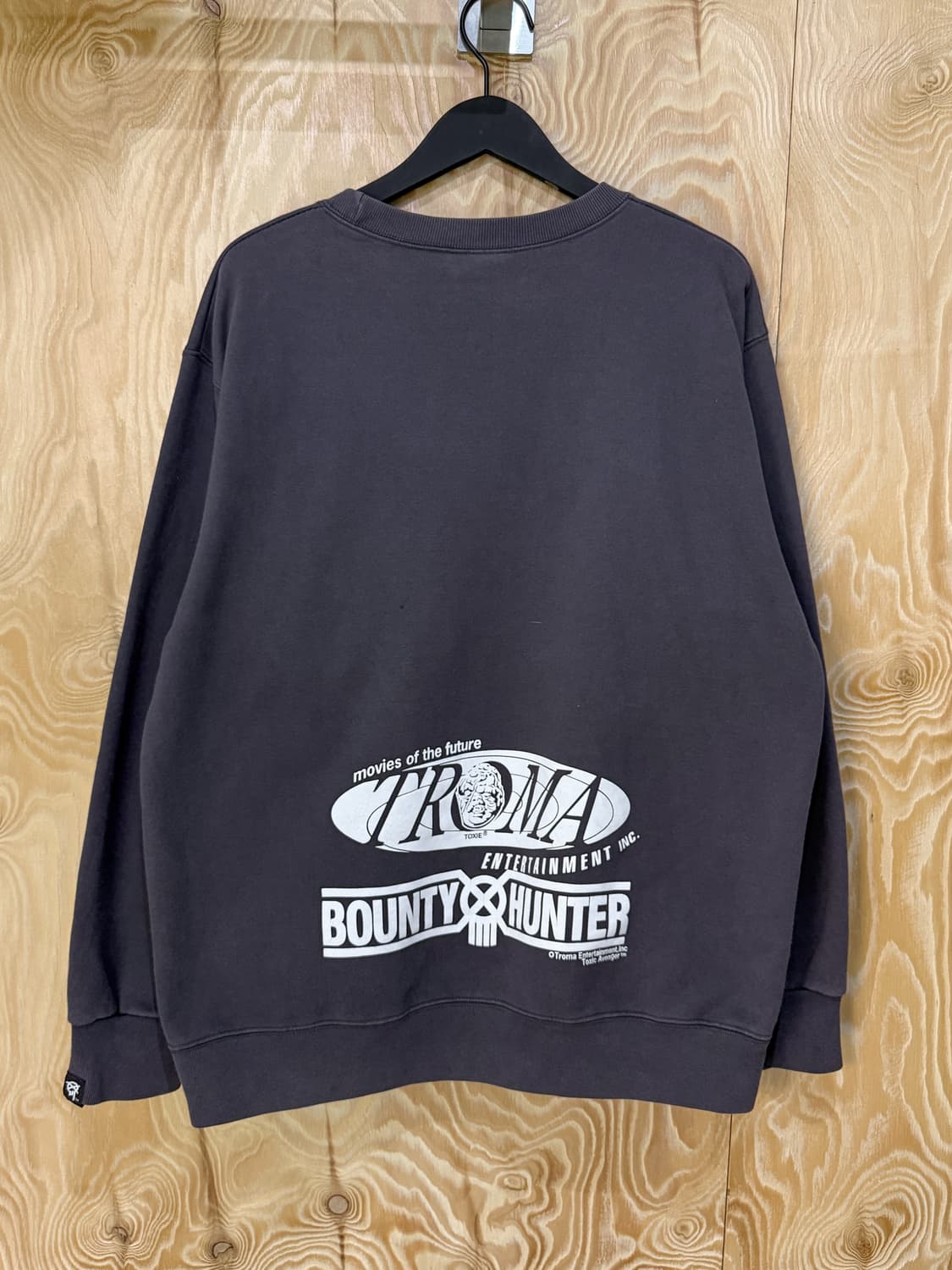 바운티 헌터 X 톡식 어벤져 2002 크루넥 스웻셔츠 상품이미지4
