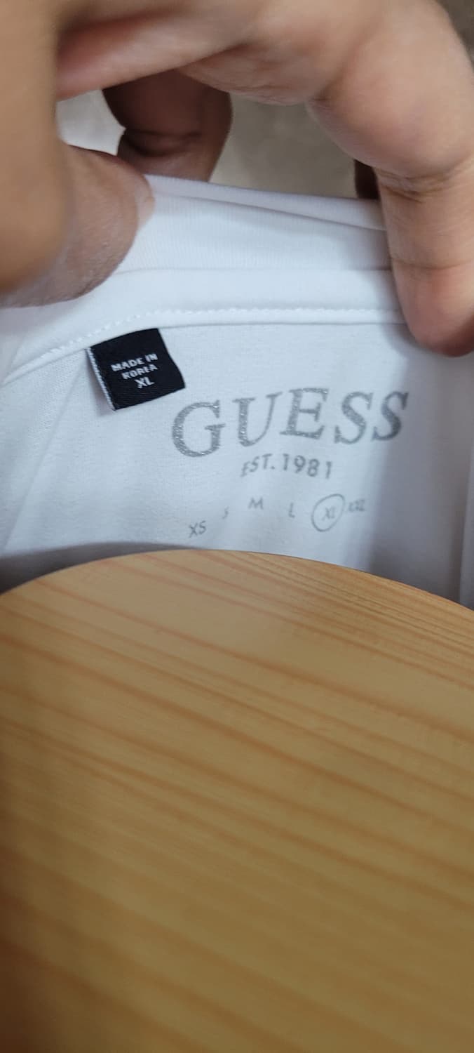 (남성105사이즈)게스 화이트 V넥 반팔 티셔츠(탄력.시원함) 상품이미지6
