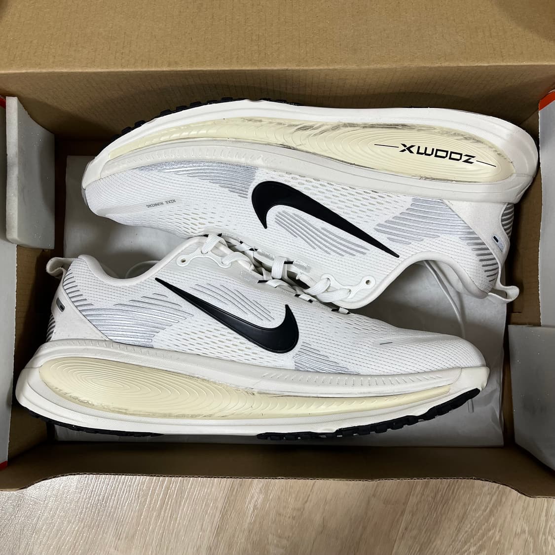 나이키 보메로 18 서밋 화이트 코코넛 밀크 275 상품이미지2