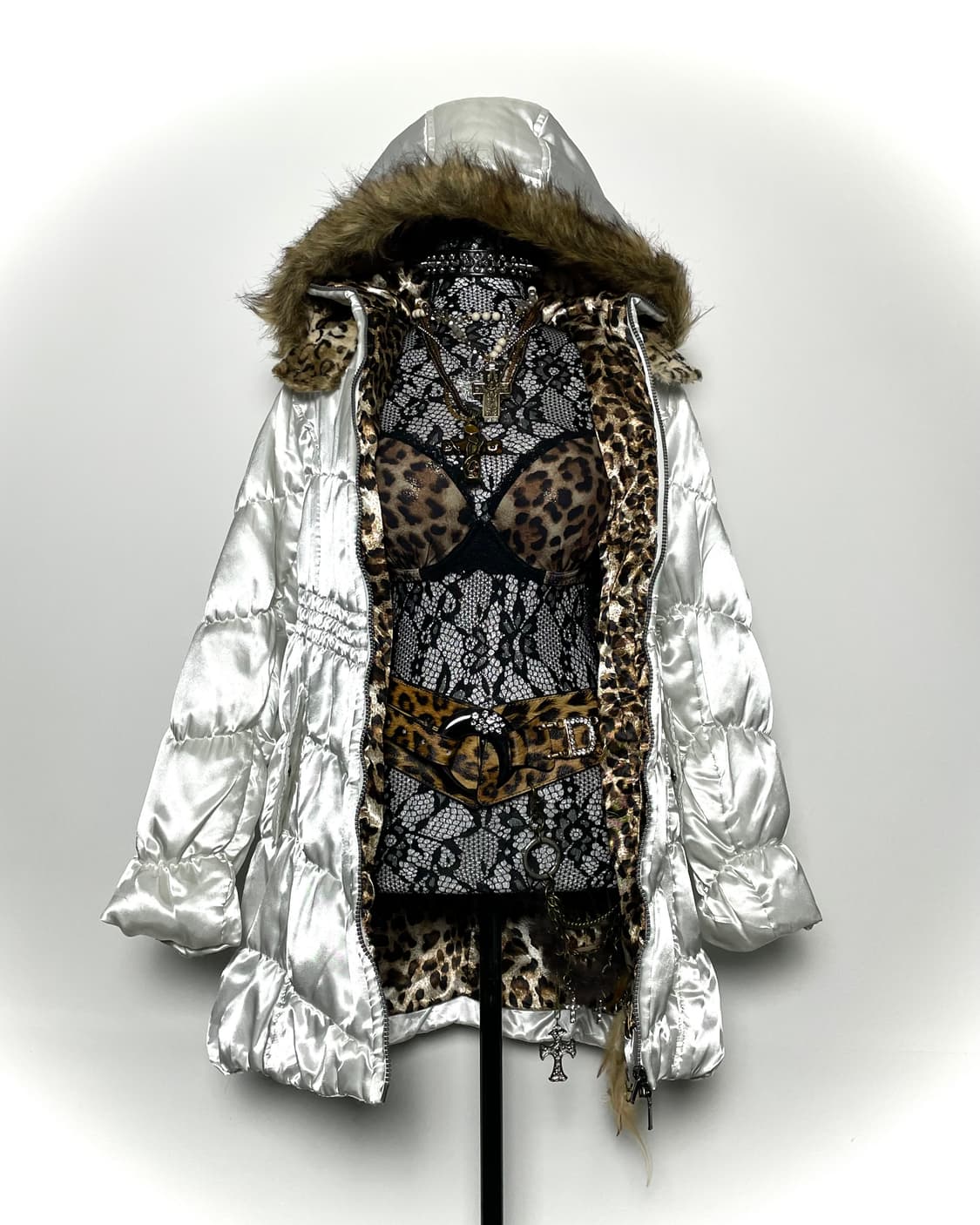 SKY BOMBER 스카이봄버 호피 실크 유광 화이트 실버 패딩자켓 상품이미지1