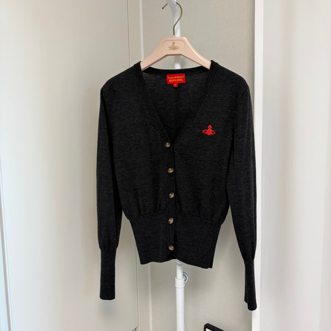 비비안웨스트우드 ORB버튼 브이넥 가디건 상품이미지1