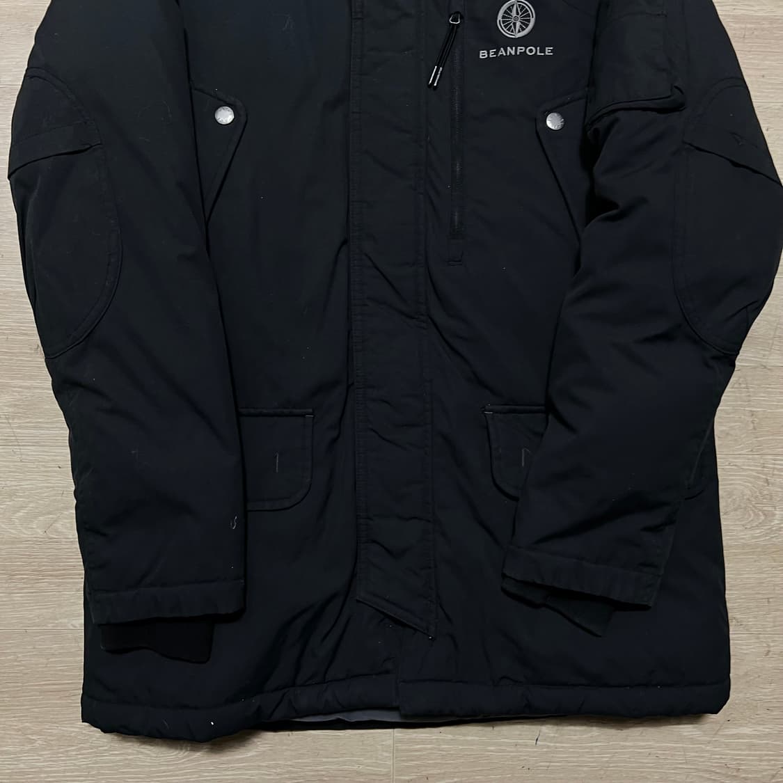 빈폴 아웃도어 덕다운 로고 퍼후드 미디엄 패딩 점퍼 [블랙] S/90 상품이미지3