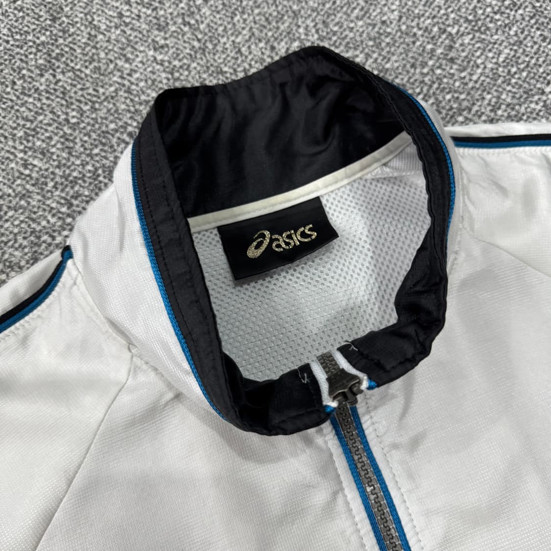 아식스 올드스쿨 바람막이 상품이미지4