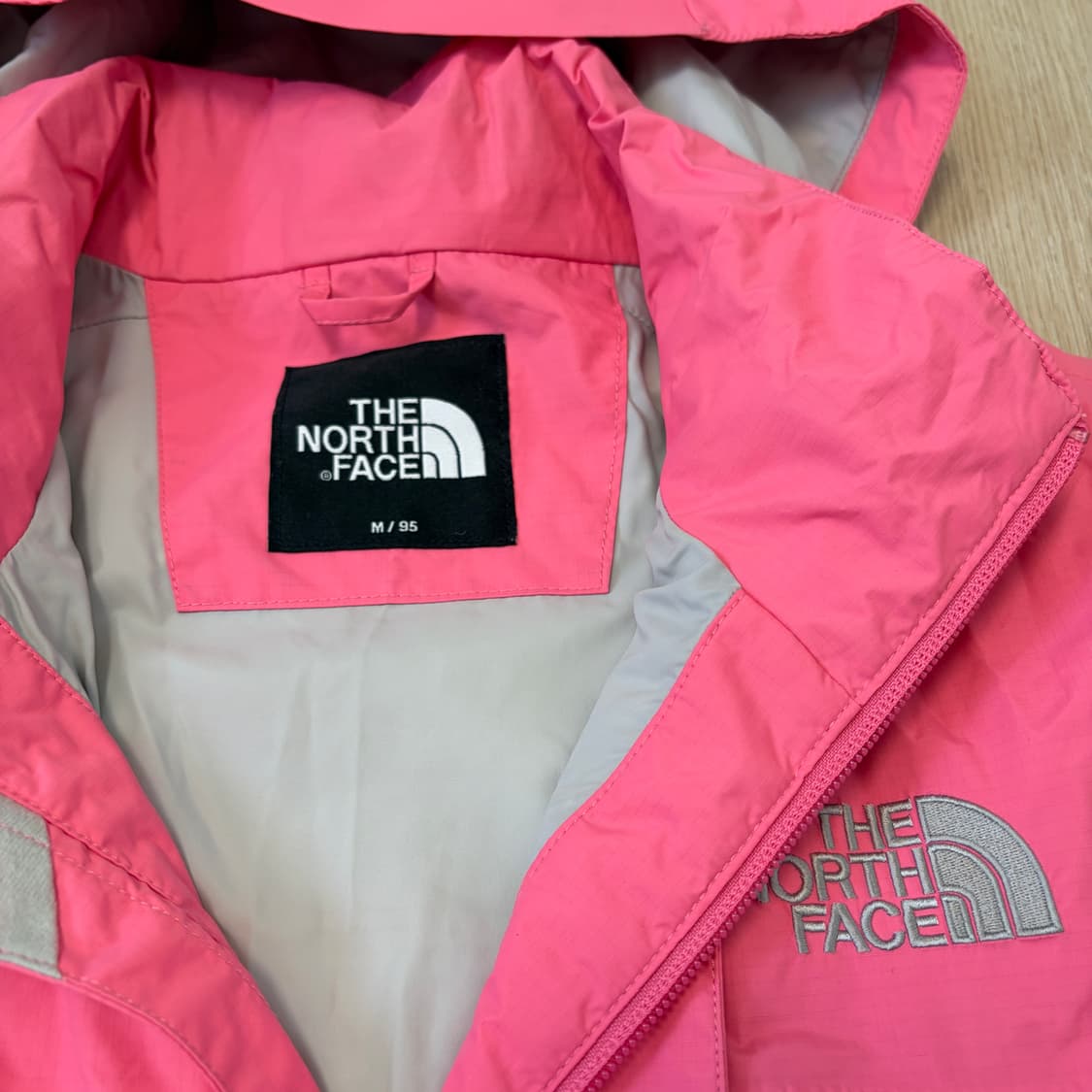 노스페이스 드라이벤트 딸기우유 후드 바람막이 상품이미지4