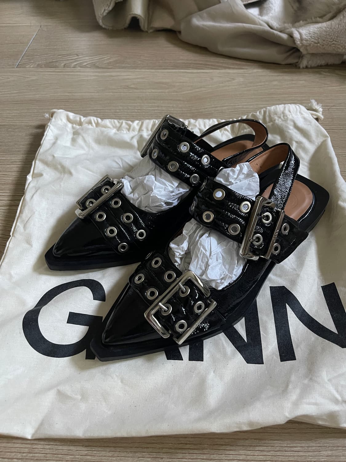 ganni 가니 와이드 버클 슬링백 37size 상품이미지2
