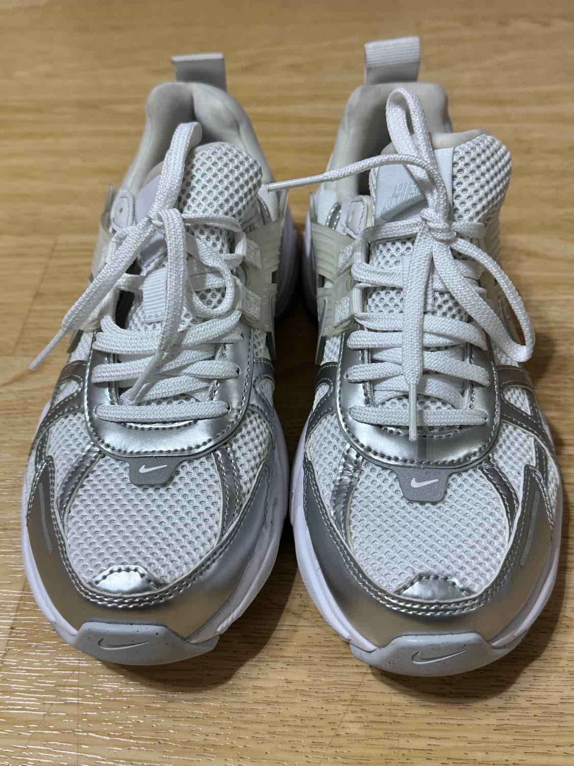 나이키 V2K 테크노 흰/실버 245mm 상품이미지2