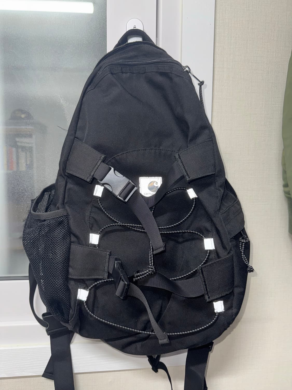 칼하트 wip 리플렉티브 킥플립 백팩 블랙 상품이미지2