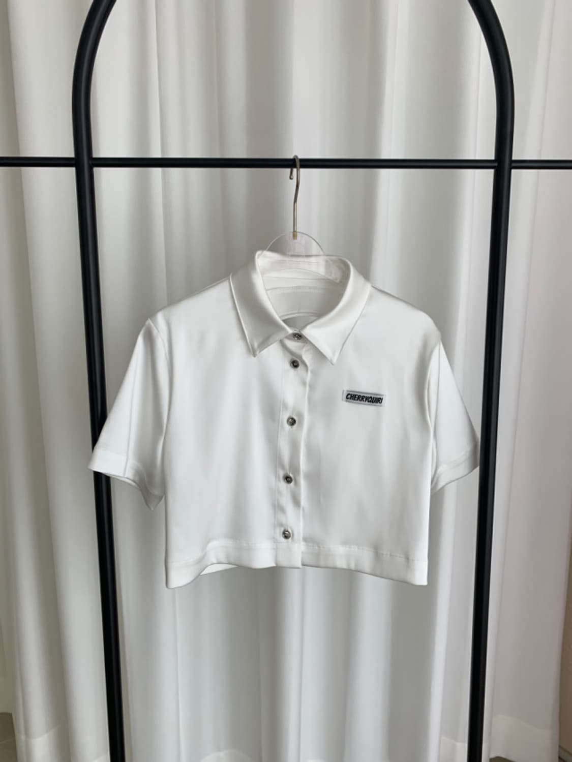 라뇨 체리퀴리 아일렛 새틴 셔츠 & 새틴 미니 스커트 상품이미지7