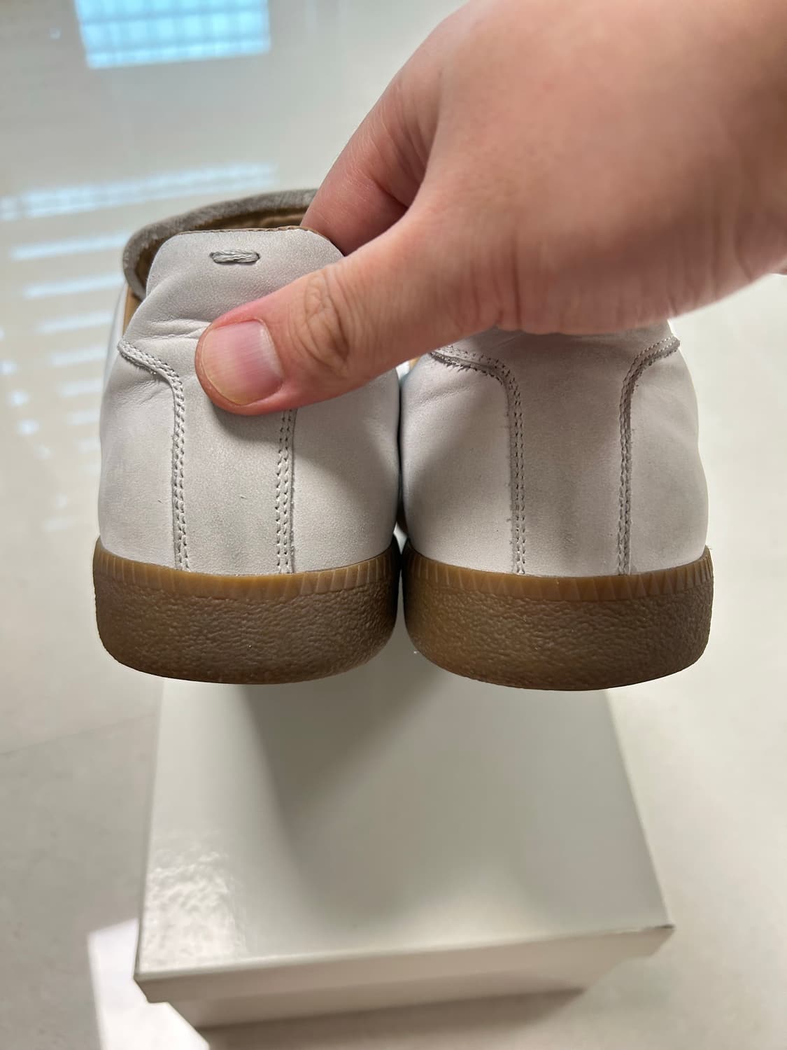 마르지엘라 독일군 페인팅 드롭 화이트 43.5 상품이미지4