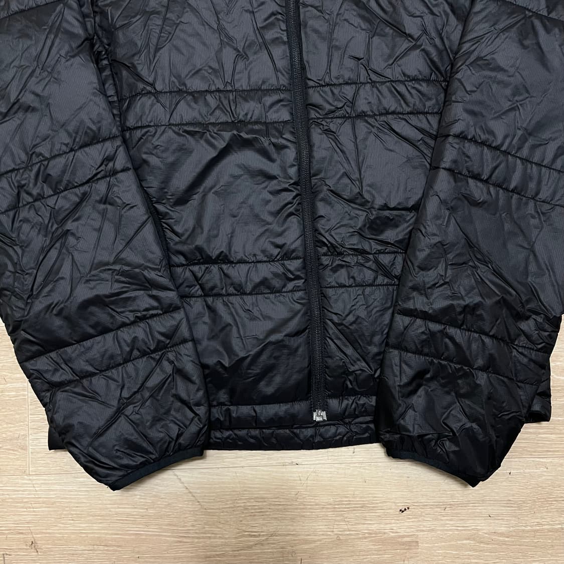 네파 에볼루션 로고 스탠드넥 경량패딩 점퍼 [블랙] M/95 상품이미지3