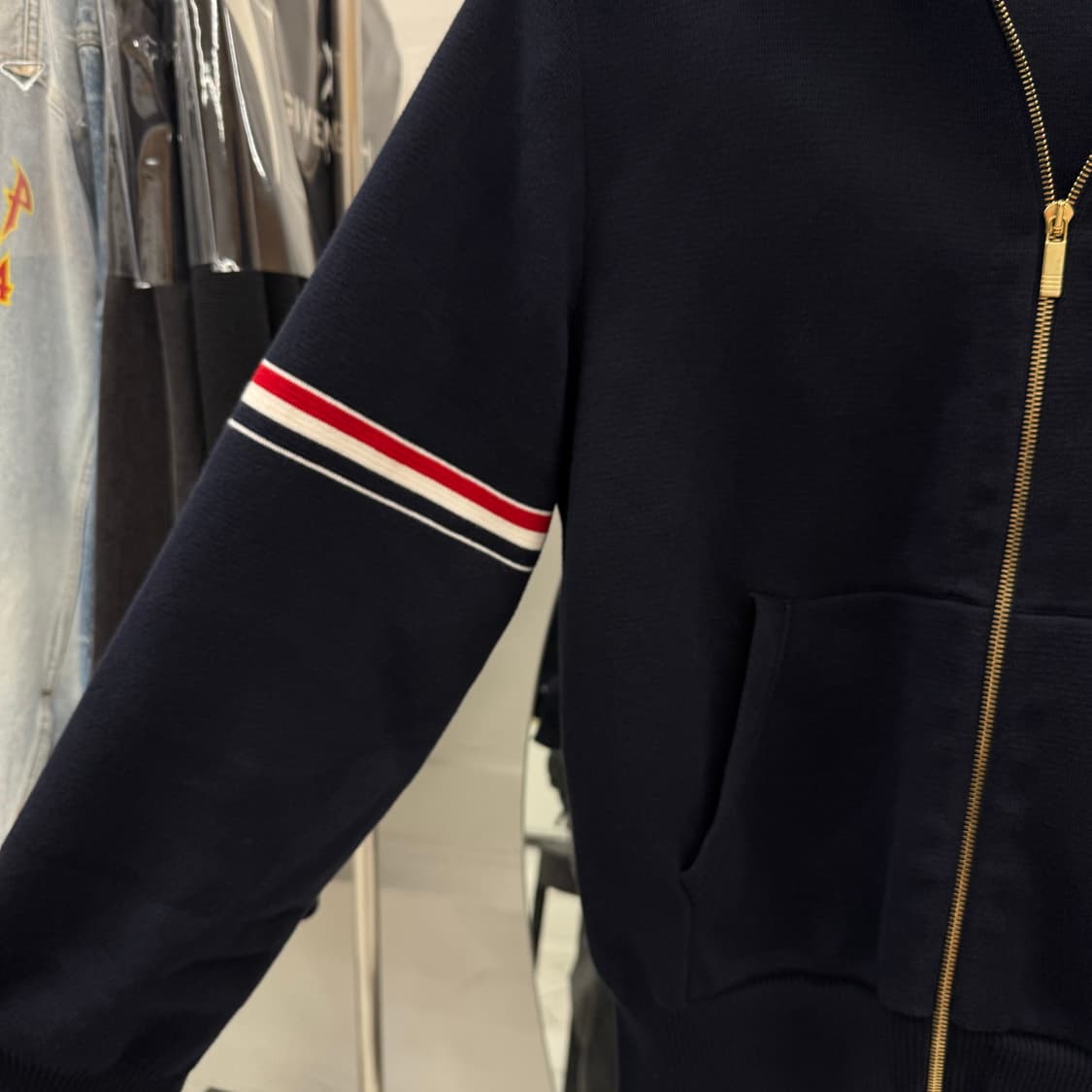 [4] 톰브라운 밀라노 암밴드 금장 후드집업 상품이미지4