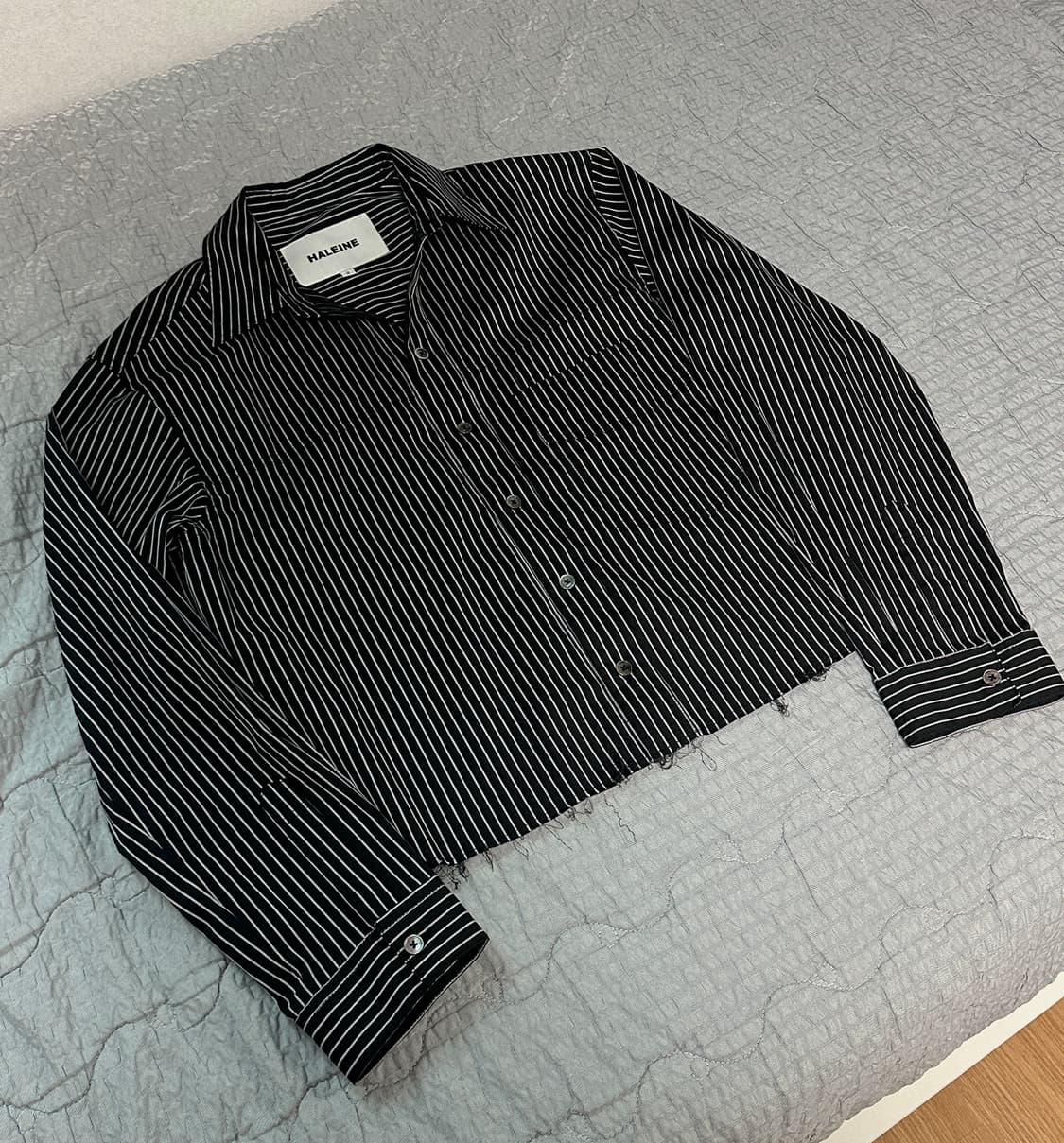 알렌느 스트라이프 크롭 셔츠 상품이미지1