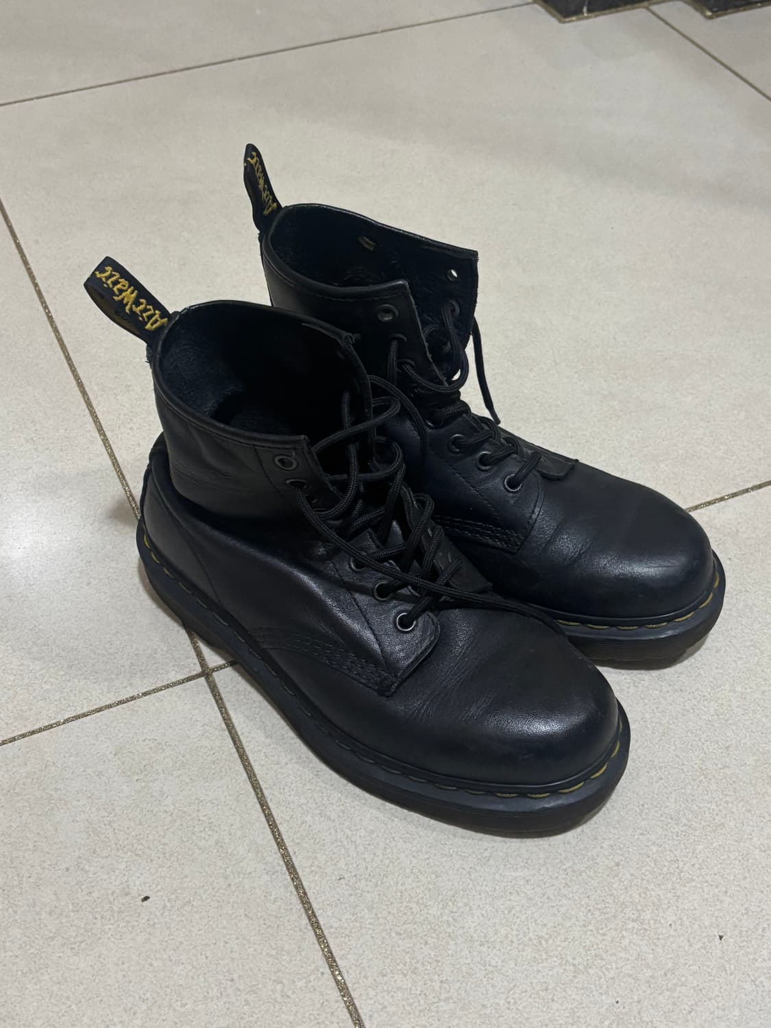 닥터마틴 1460 8홀 240 상품이미지1