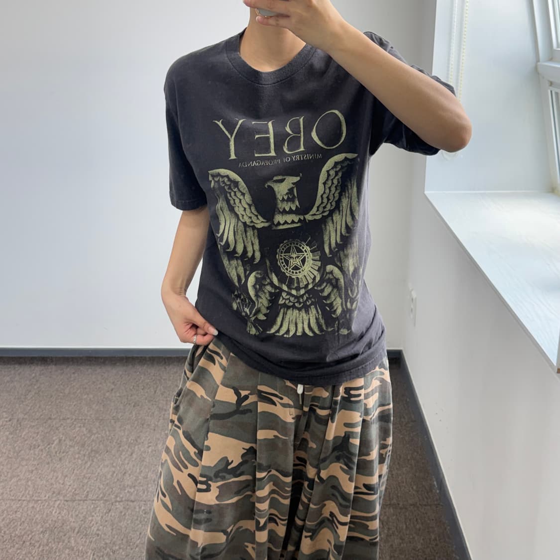 Obey 오베이 그런지 그래픽 차콜 반팔   상품이미지2