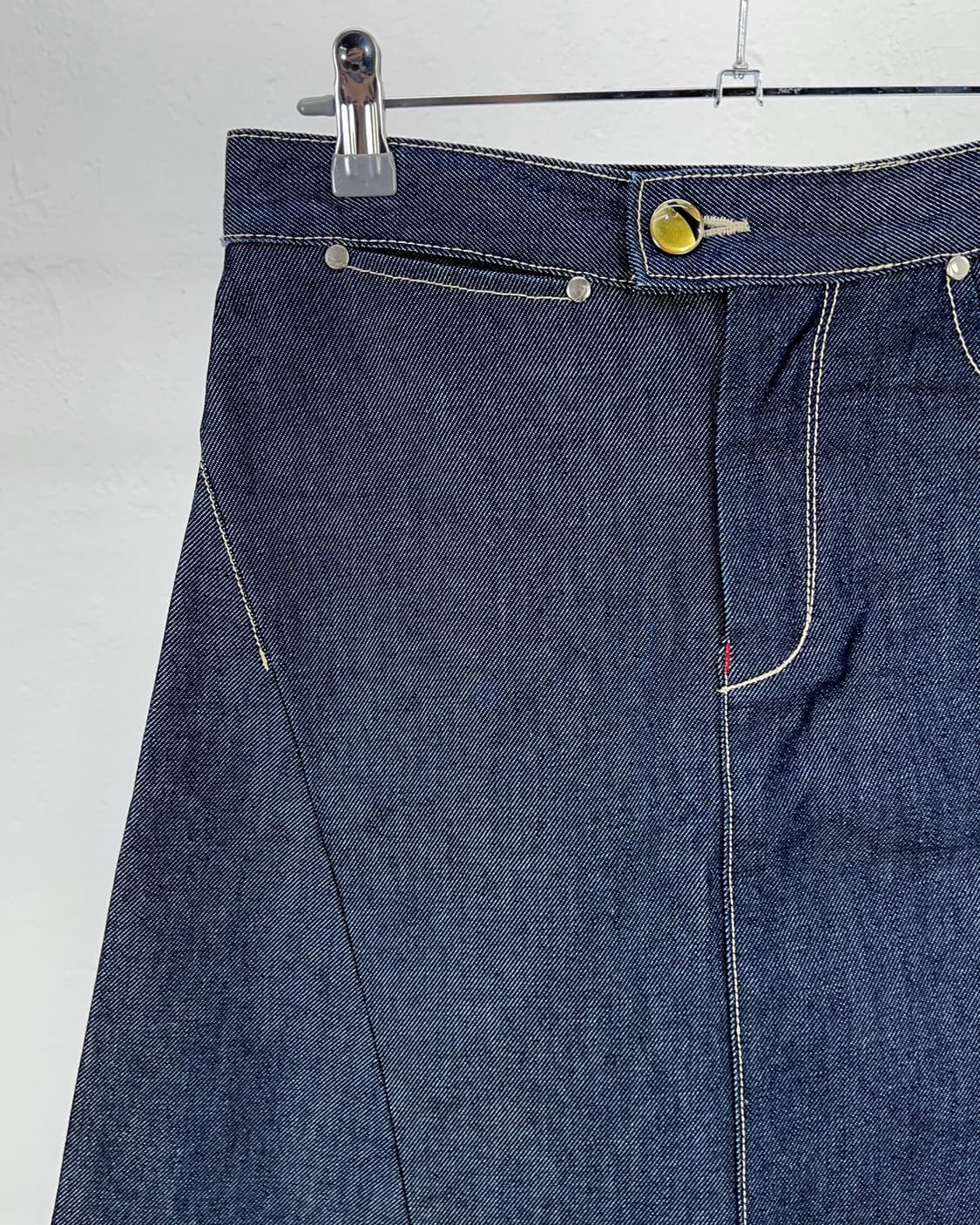 리바이스 엔지니어드 플리츠 데님 미디 스커트 상품이미지2