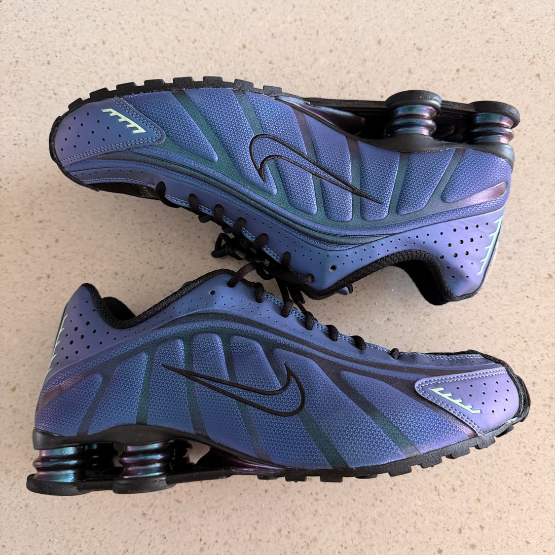 나이키 샥스 R4 블액 앤 핫펀치 상품이미지2