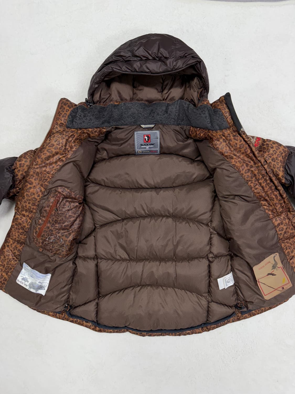 블랙야크 레오파드 구스다운 상품이미지8