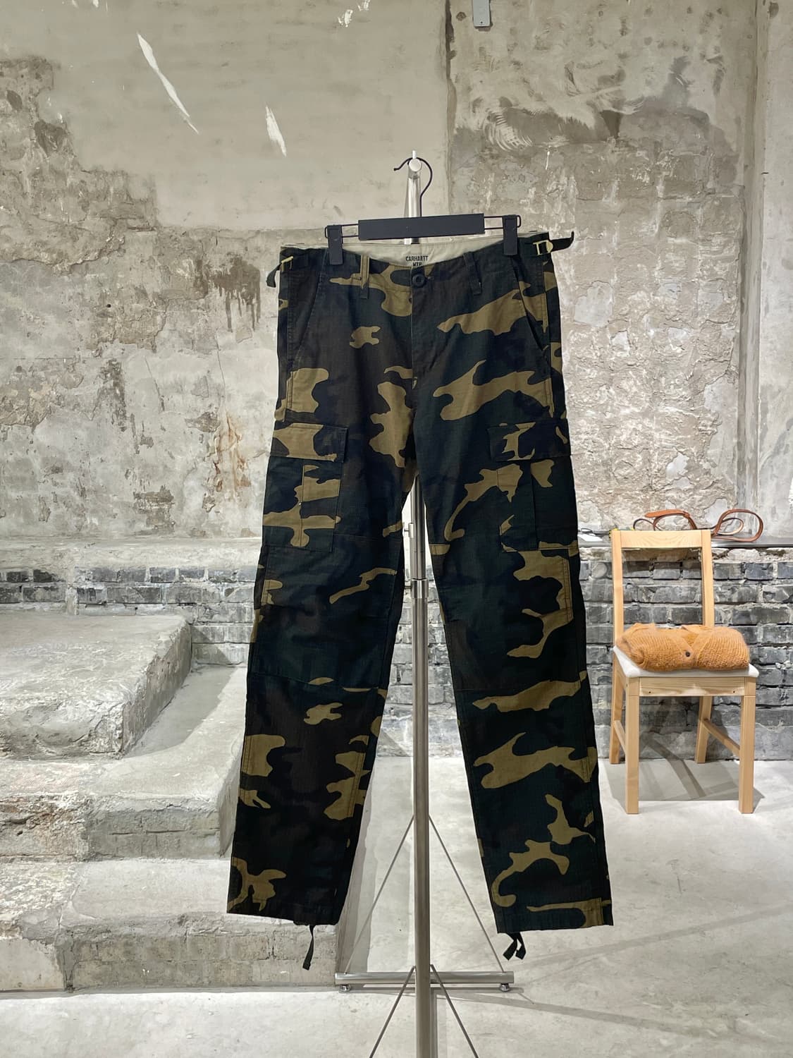 칼하트 wip 카모 에비에이션 카고 팬츠 상품이미지1